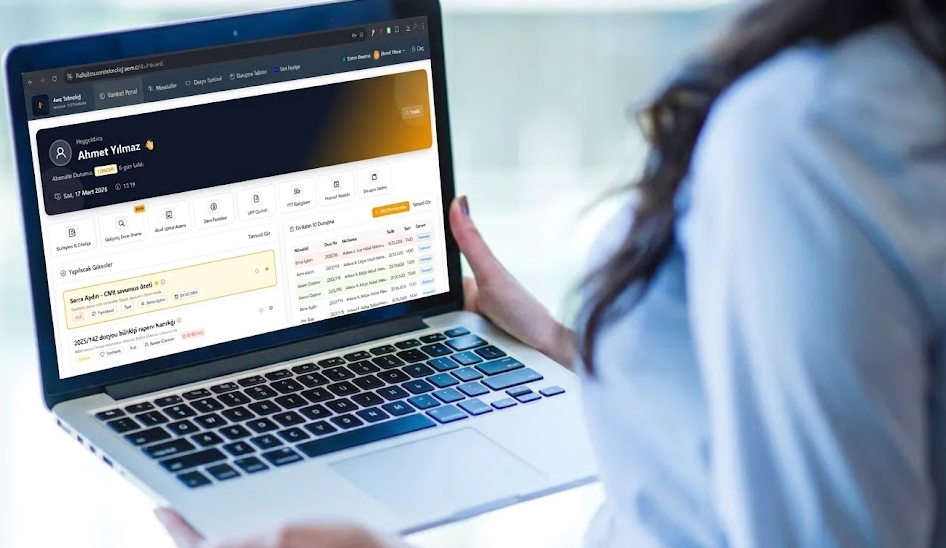 Hukukçu sözleşme ve dilekçe modülü — laptop ekranında panel görünümü